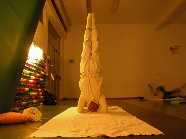b21032010yoga018