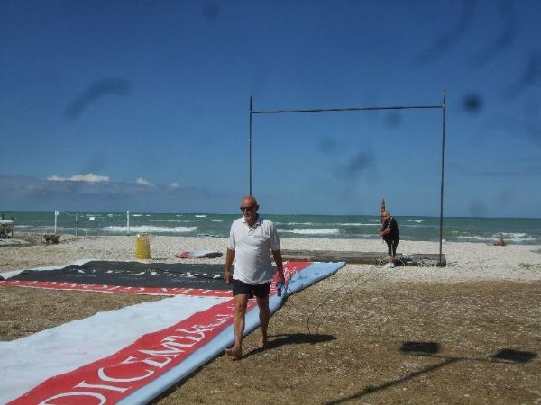 82010_dietro-le-13