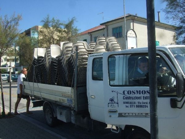82010_dietro-le-17